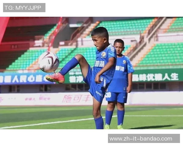 足球精粹：探索绿茵场上的技艺与激情，感受每一次进球的震撼与荣耀